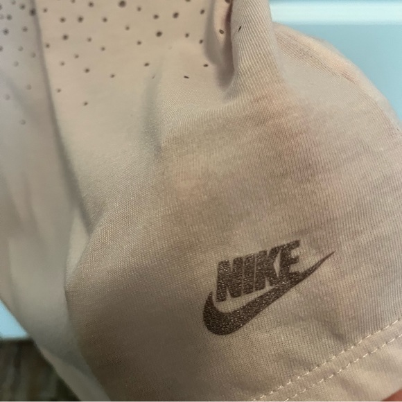 NIKE NWOT AUTHENTIC BLUSH PINK WITH GRAY DOTS & SCOOP NECK SHORT SLEEVES TEE - Picture 17 of 17